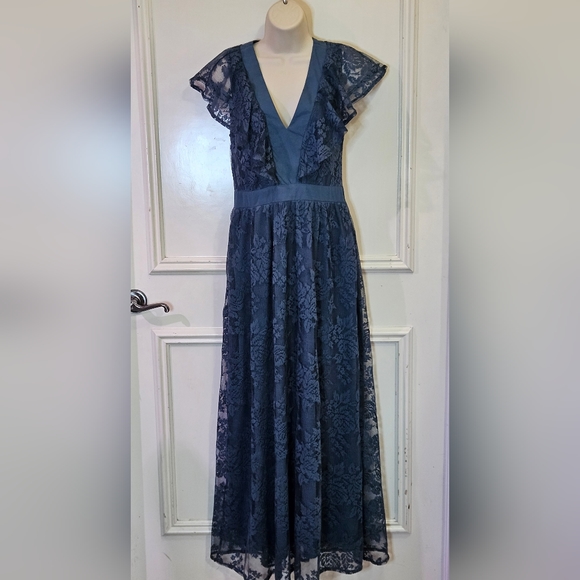 Miami Blue Floral Lace V-Neckline Maxi Dress, Medium - Picture 7 of 16